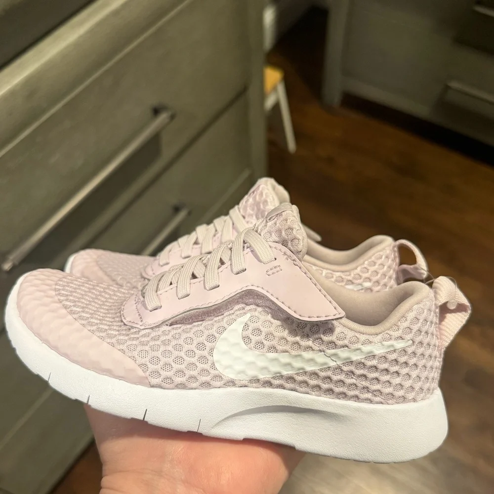 Nike Tanjun EasyOn Toddler Girl Sneakers in Lilac and White Size 13 Toddler